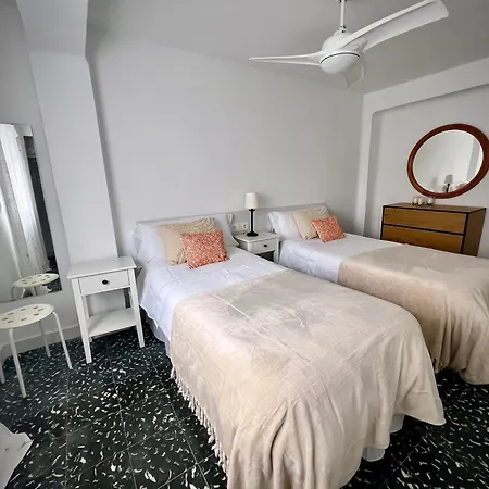 Piso Centrico Y Cerca De La Playa. Μπένιντορμ