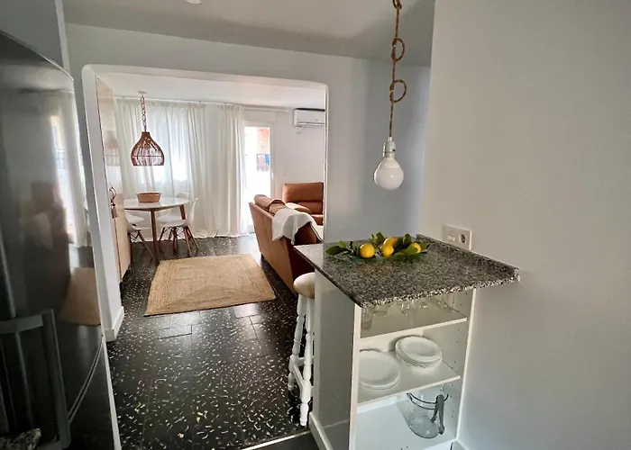 Piso Céntrico Y Cerca De La Playa. *